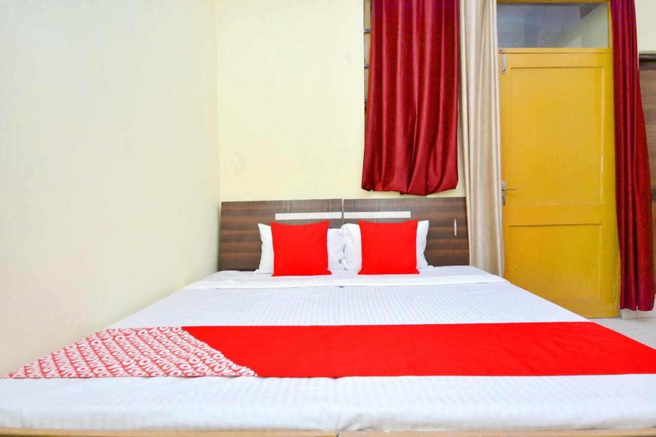 Oyo 40306 White House Hotel Jalandhar Quarto foto