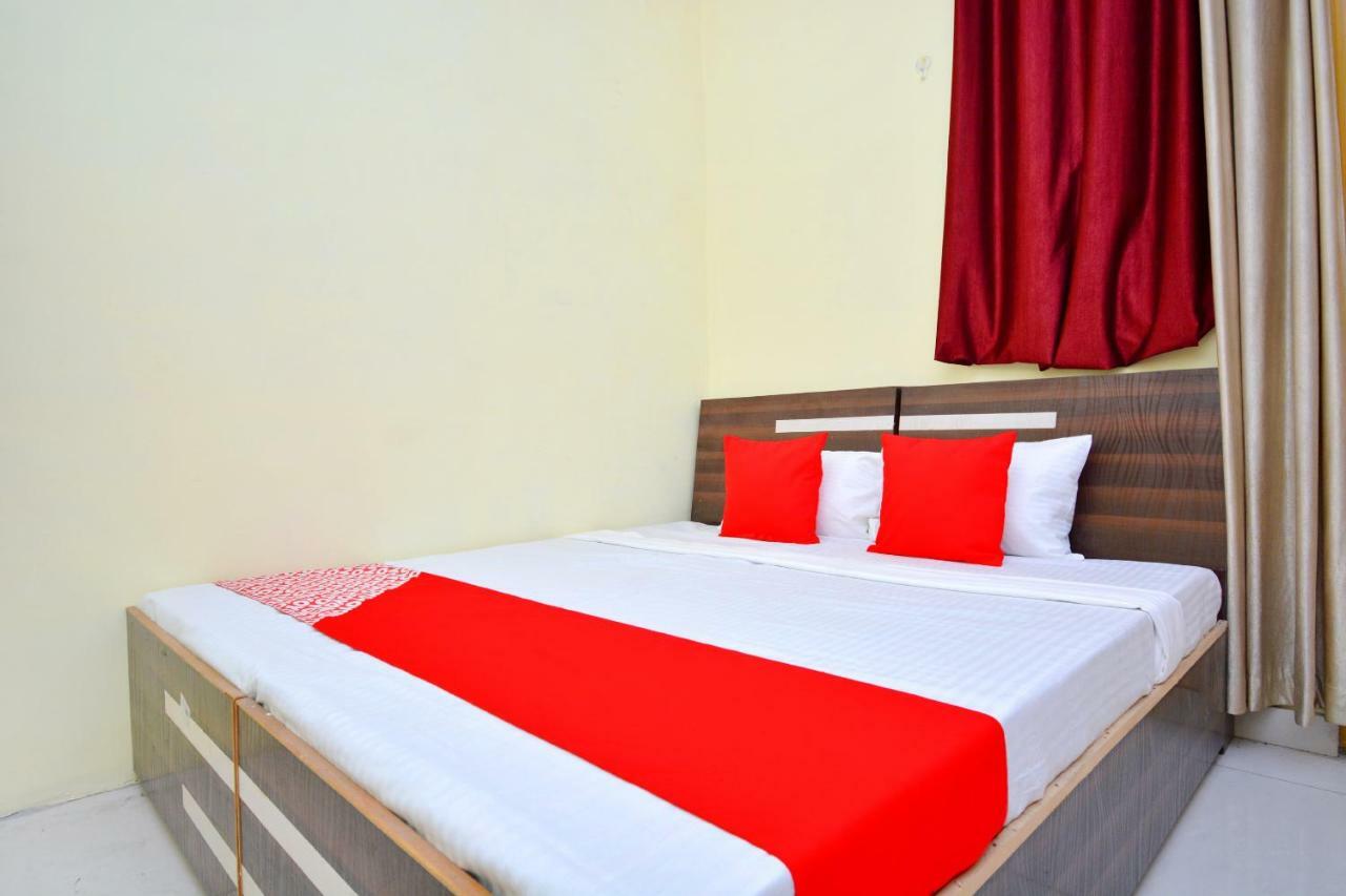 Oyo 40306 White House Hotel Jalandhar Quarto foto